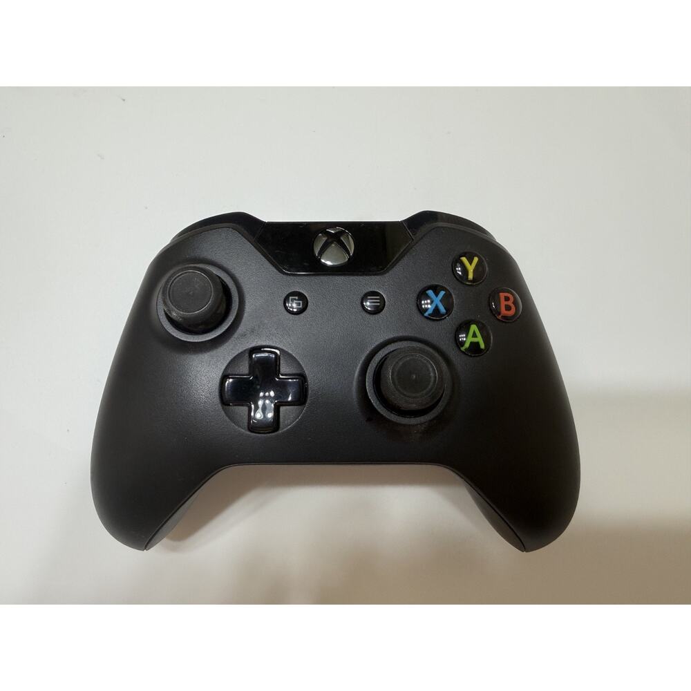 Xbox One Wireless Black Controller -Model 1537 w/ Rechargeable Battery + Charger